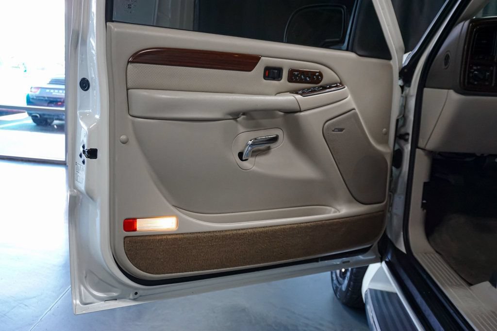 Used 2004 Cadillac Escalade EXT AWD/4WD image 69