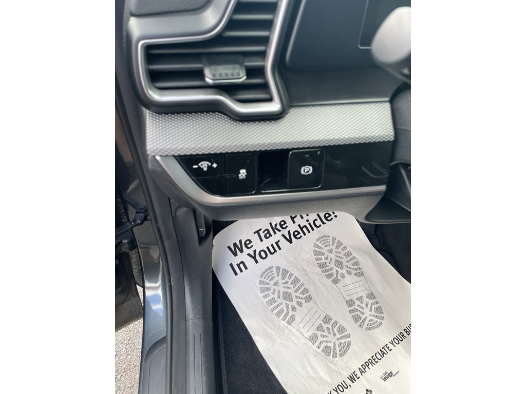 Used 2025 Kia Sportage LX image 13