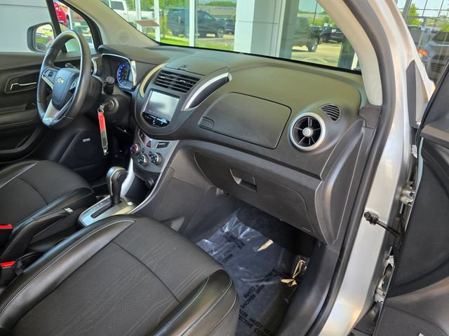 Used 2015 Chevrolet Trax LT w/ LT Sun and Sound Package AWD/4WD image 10