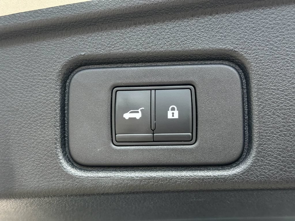 Used 2022 Nissan Pathfinder Platinum w/ Cargo Package FWD image 24
