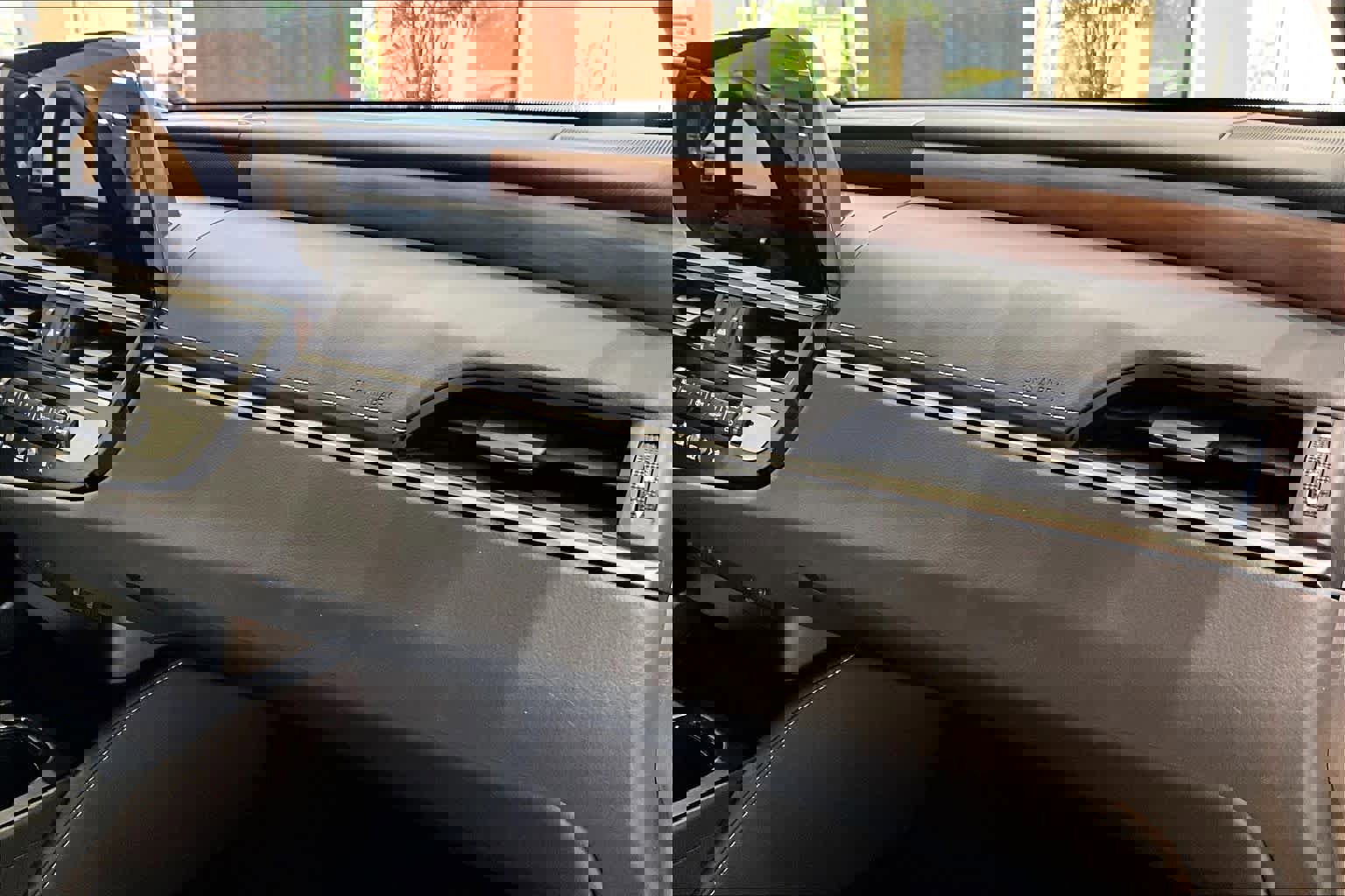 Used 2025 Lexus ES 300h w/ Premium Package image 17