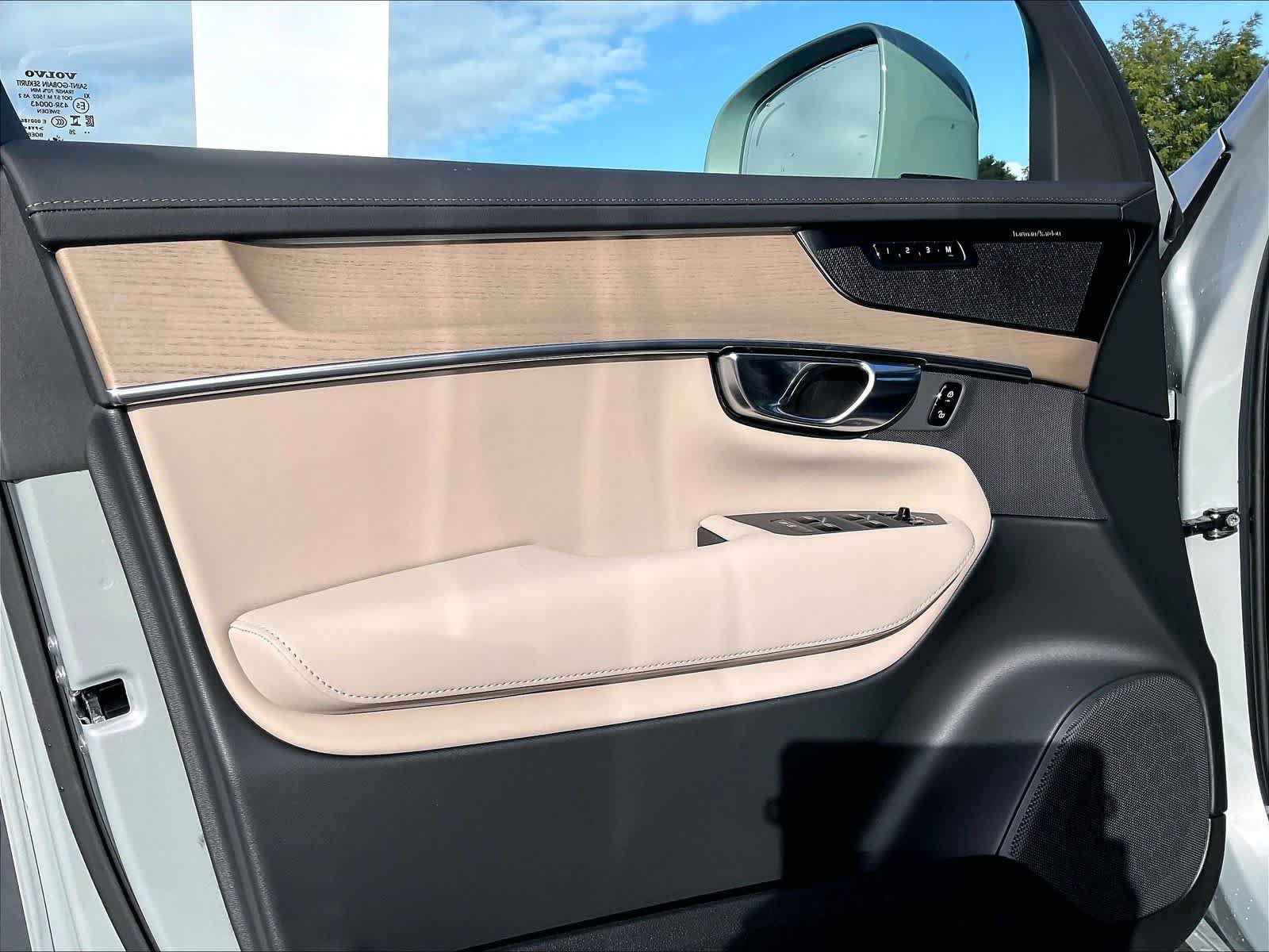 New 2027 Volvo XC90 T8 Bright AWD/4WD image 24
