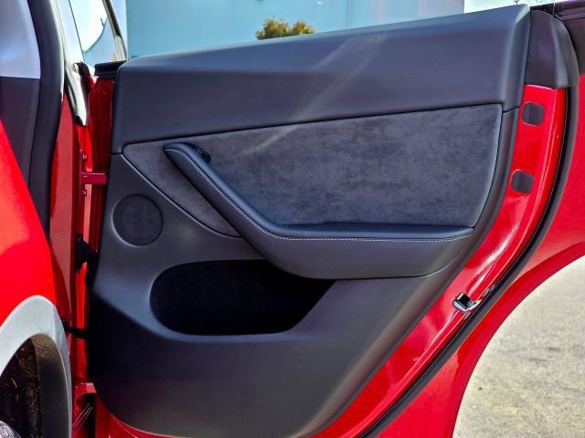 Used 2023 Tesla Model Y Long Range image 30