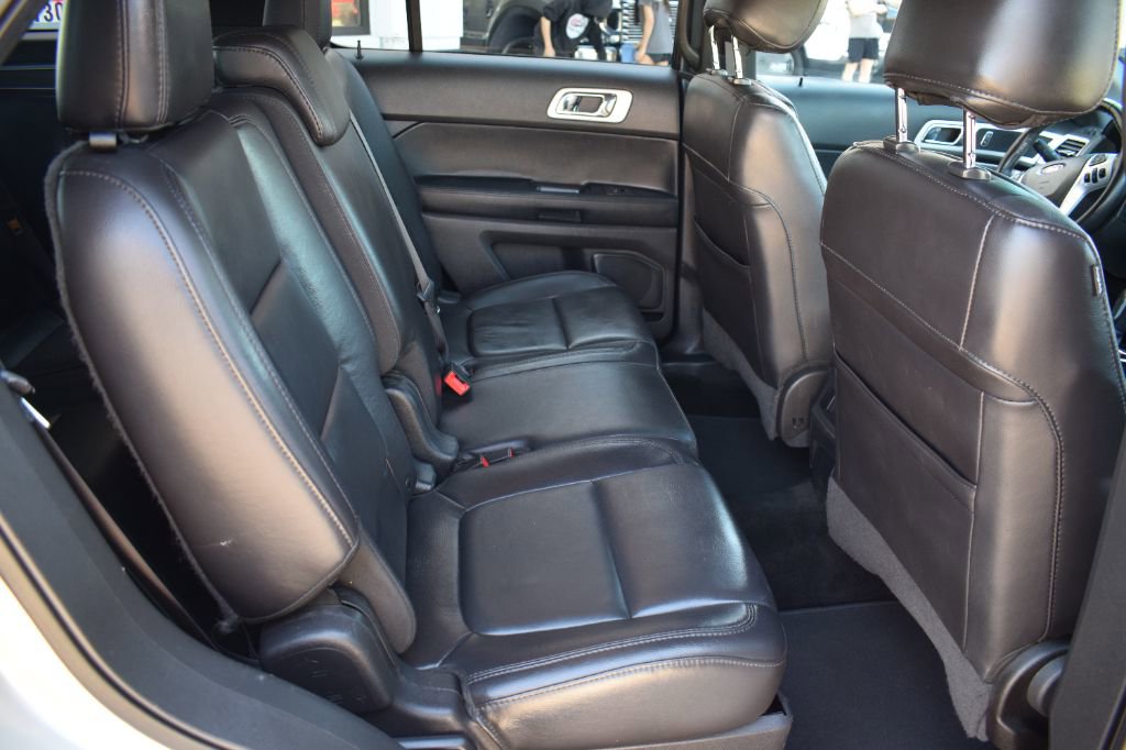 Used 2015 Ford Explorer XLT w/ Equipment Group 202B FWD image 16