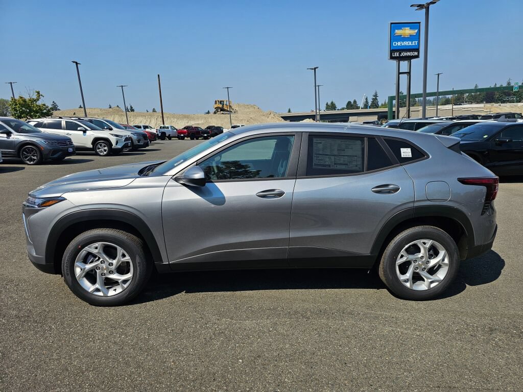 New 2026 Chevrolet Trax LS w/ LS Convenience Package FWD image 8