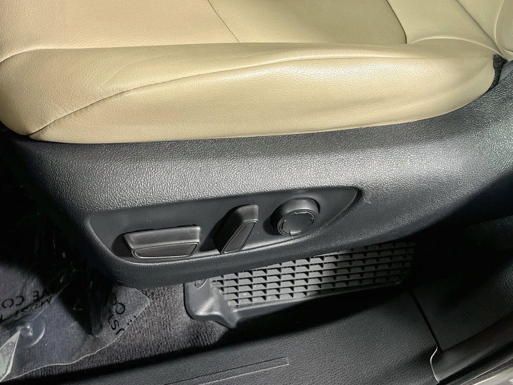 Certified 2023 Toyota Sienna XLE w/ XLE Plus Package AWD/4WD image 17