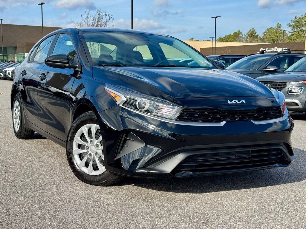Used 2024 Kia Forte LX video 1