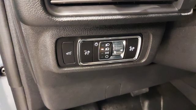 Used 2025 Lincoln Corsair AWD w/ Equipment Group 101A image 25