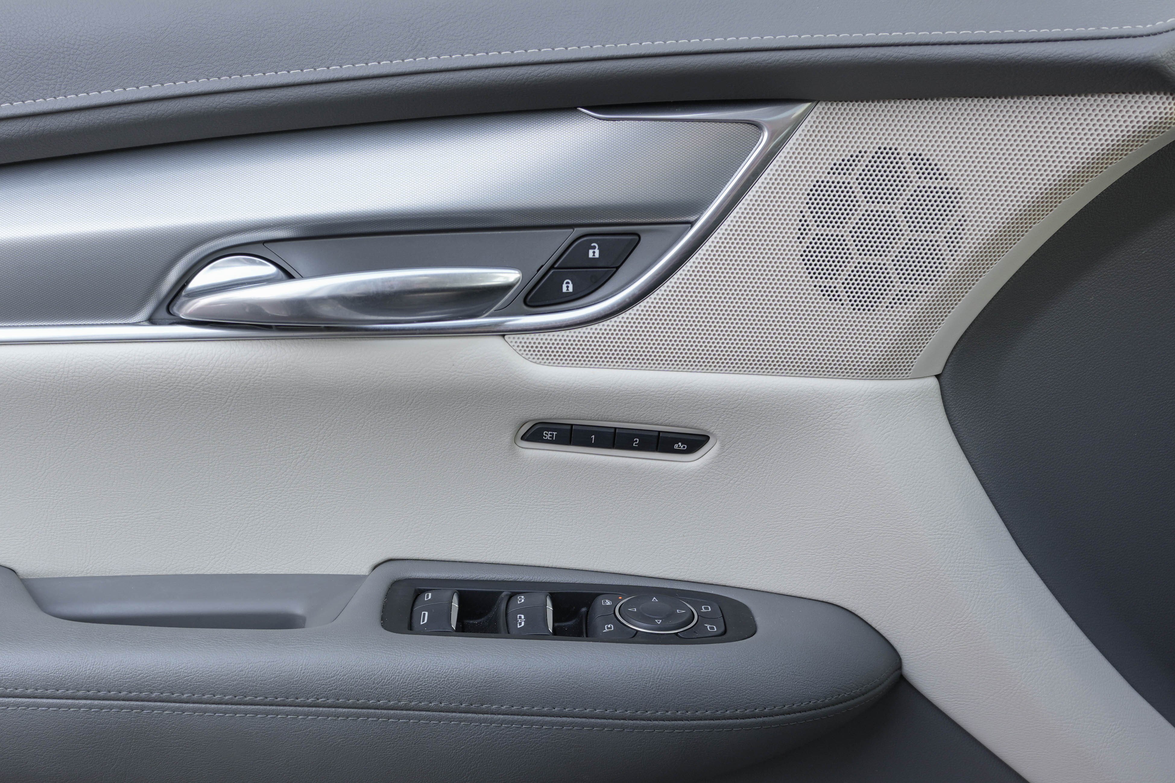 Used 2017 Cadillac XT5 Luxury w/ Driver Awareness Package image 11