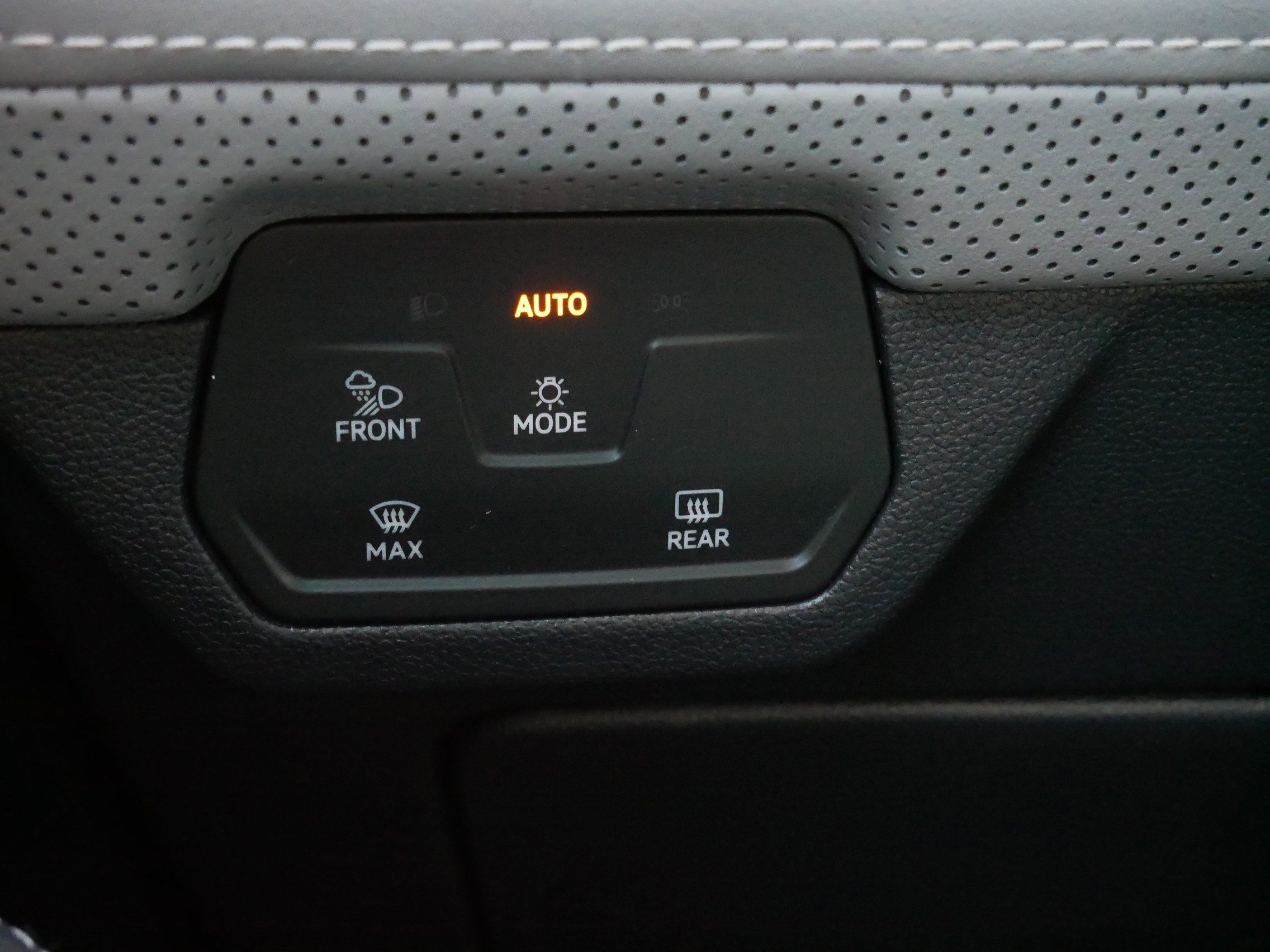 Used 2024 Volkswagen Atlas Cross Sport SEL R-Line image 27