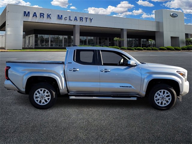 Used 2025 Toyota Tacoma SR5 image 2