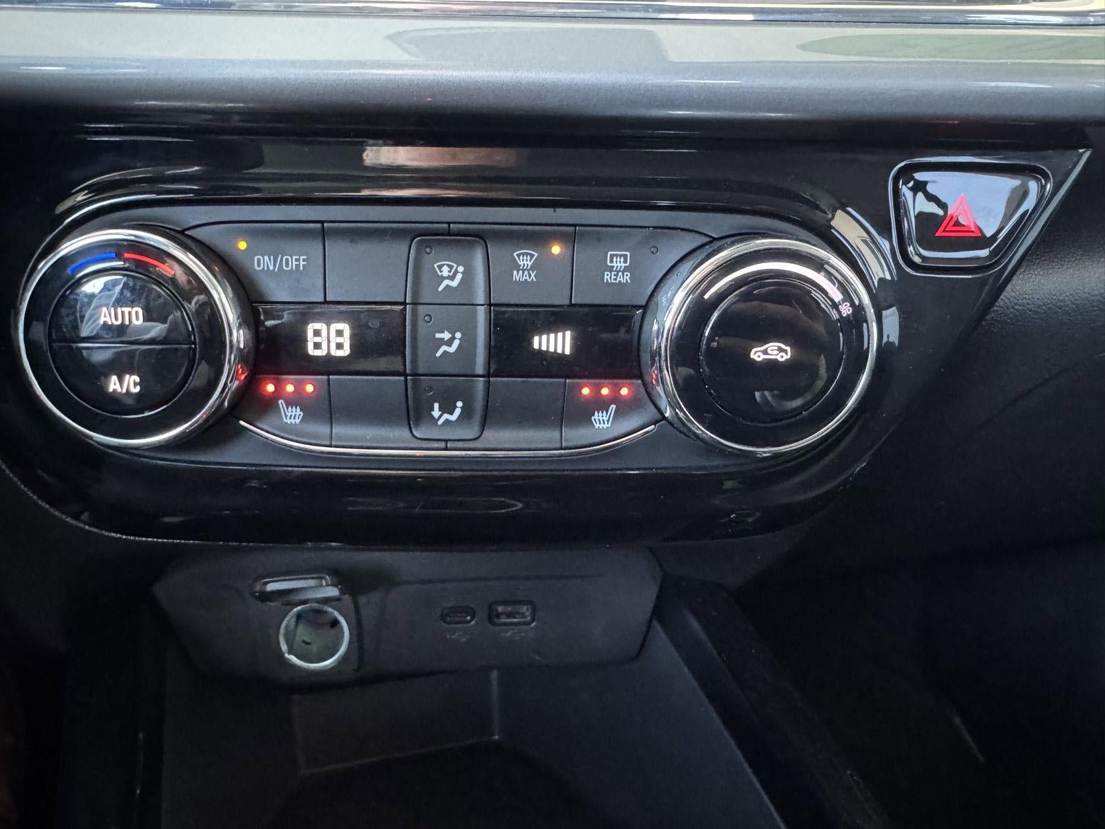 Used 2025 Chevrolet Trax LT w/ LT Convenience Package FWD image 25
