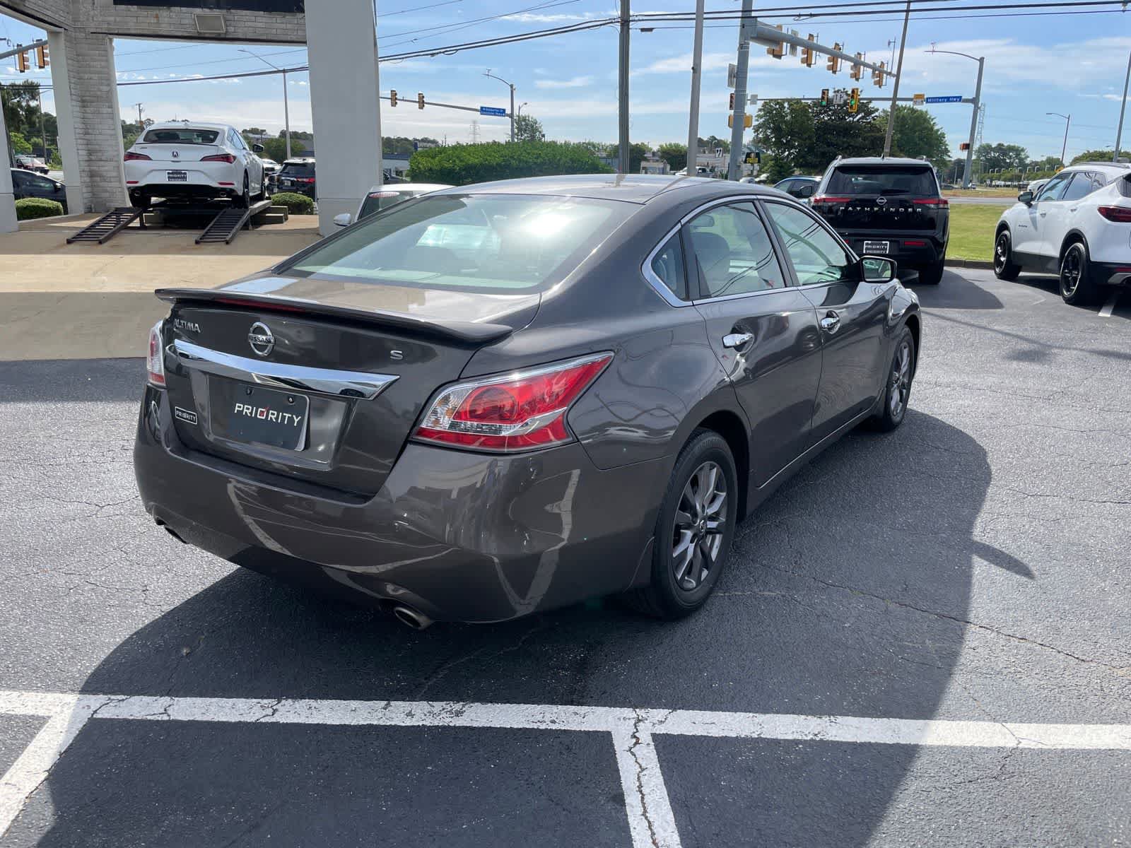 Used 2015 Nissan Altima 2.5 S w/ Sport Value Package FWD image 5