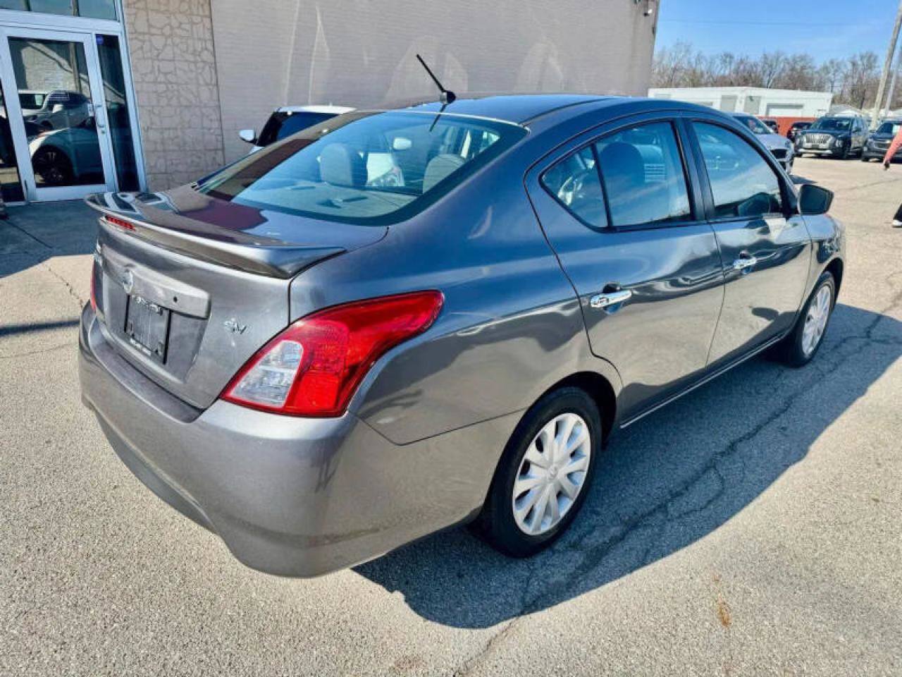 Used 2018 Nissan Versa SV FWD image 4