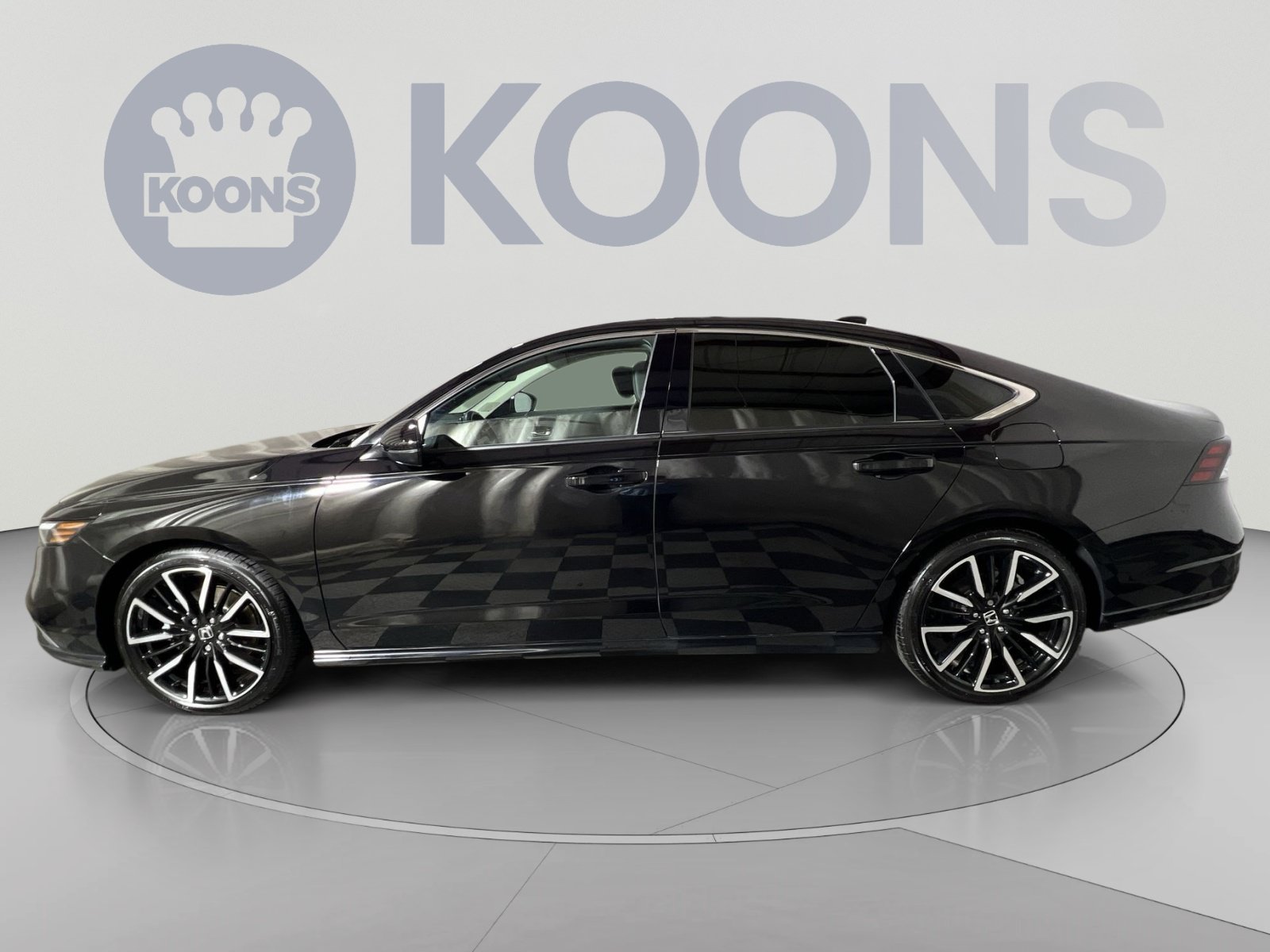 Used 2025 Honda Accord Touring image 2