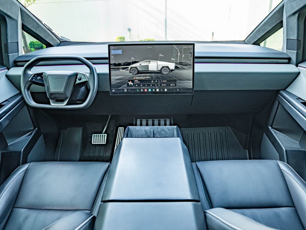 Used 2024 Tesla Cybertruck AWD Crew Cab image 27