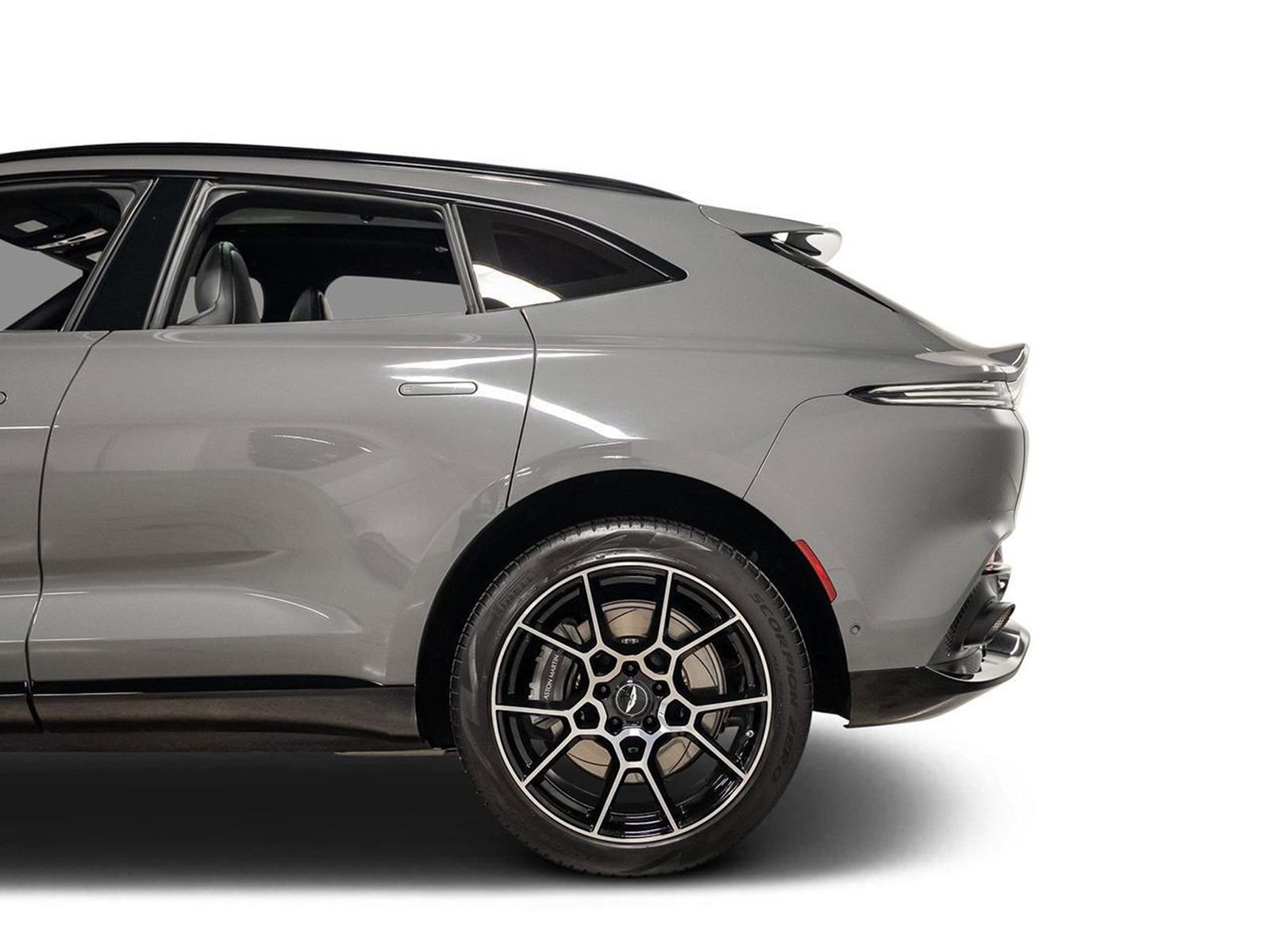 Used 2021 Aston Martin DBX image 18