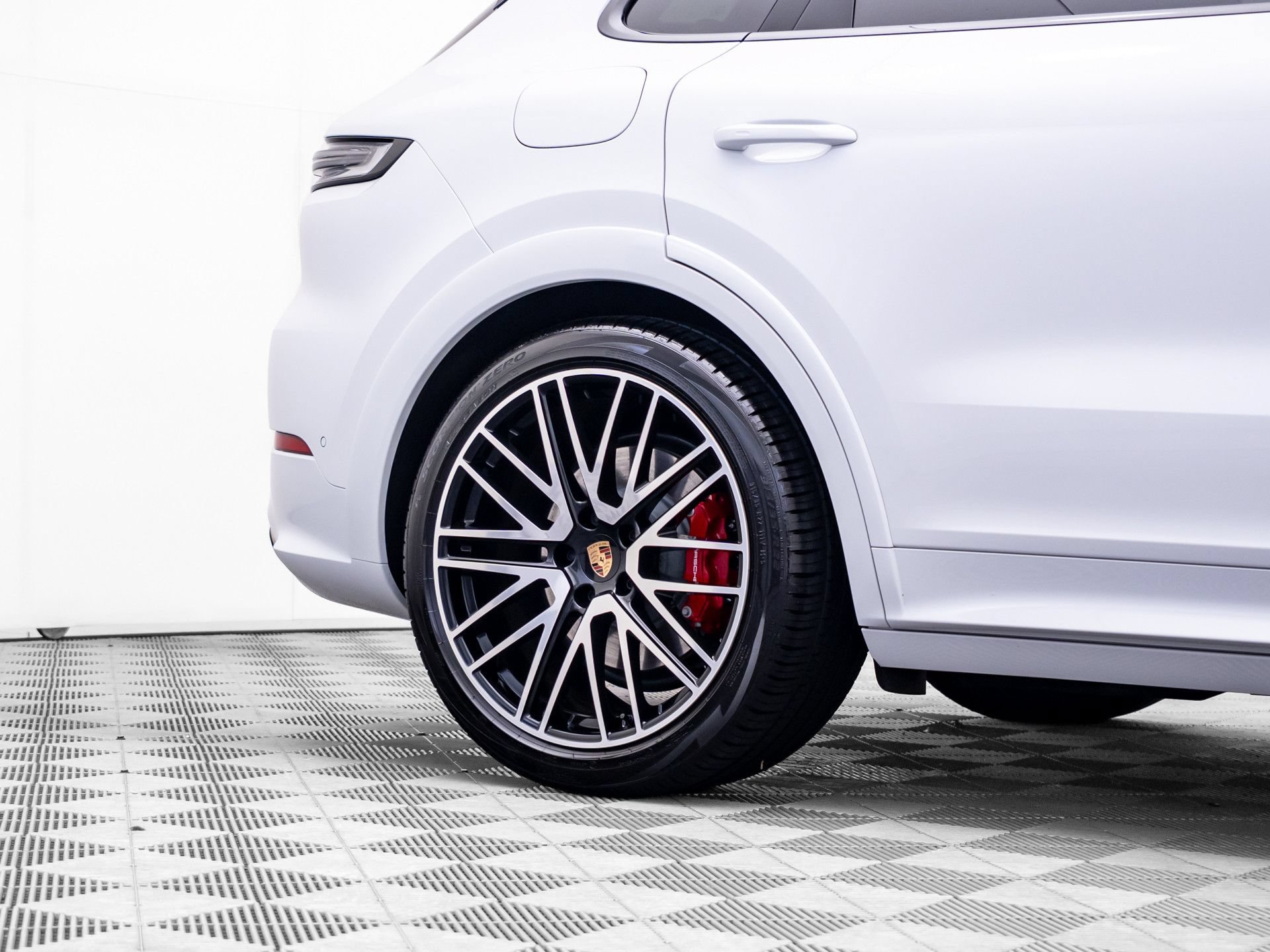 Used 2026 Porsche Cayenne GTS AWD/4WD image 38