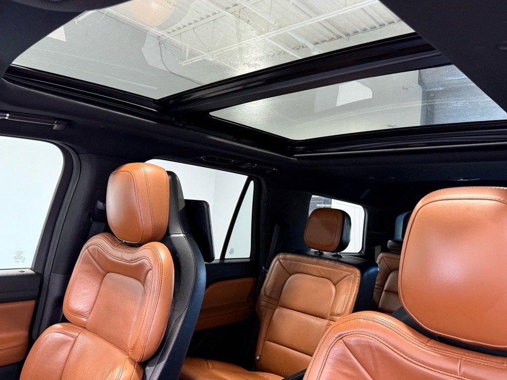 Used 2020 Lincoln Navigator Reserve w/ Luxury Package image 19