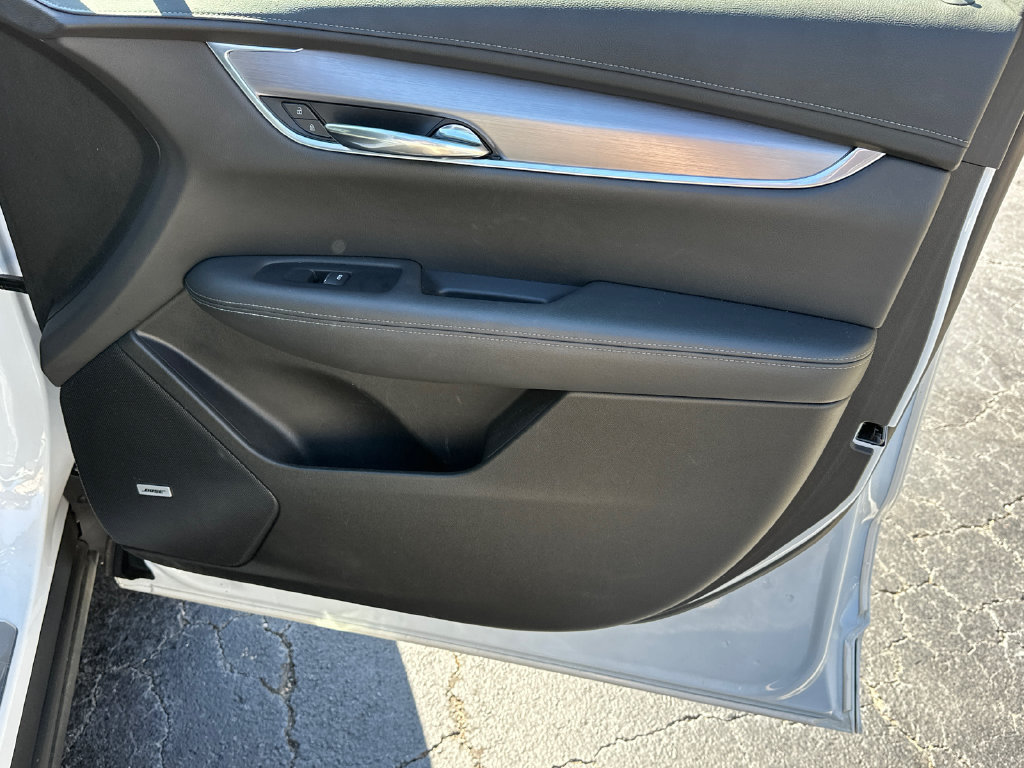 Certified 2025 Cadillac XT6 Luxury FWD image 14