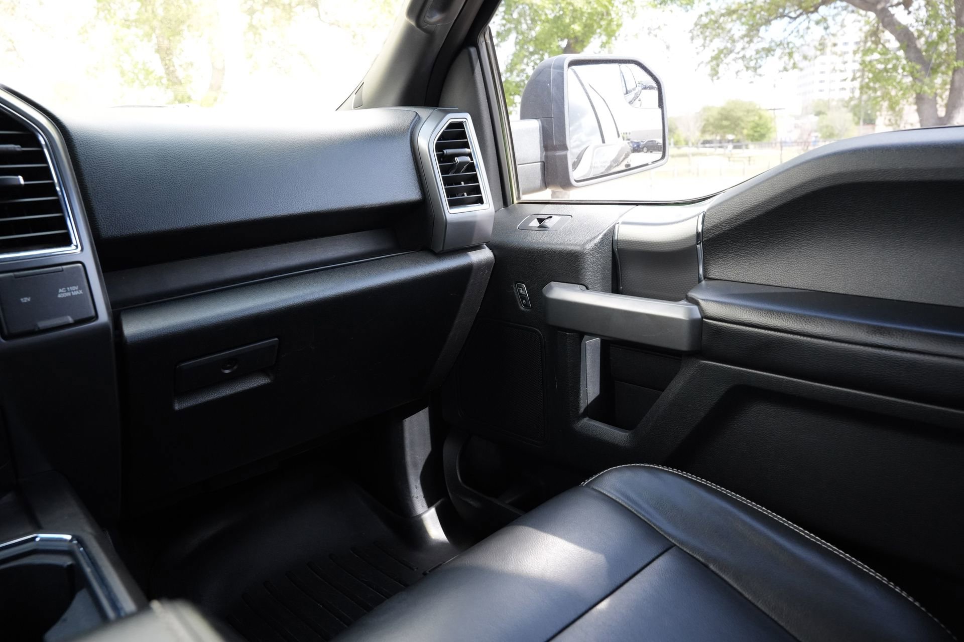 Used 2016 Ford F150 XLT w/ Equipment Group 302A Luxury image 8