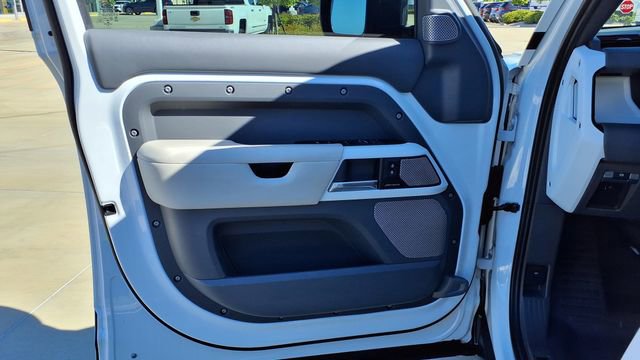 Used 2023 Land Rover Defender 130 First Edition image 15