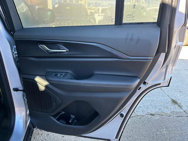 New 2025 Jeep Grand Cherokee Altitude image 20