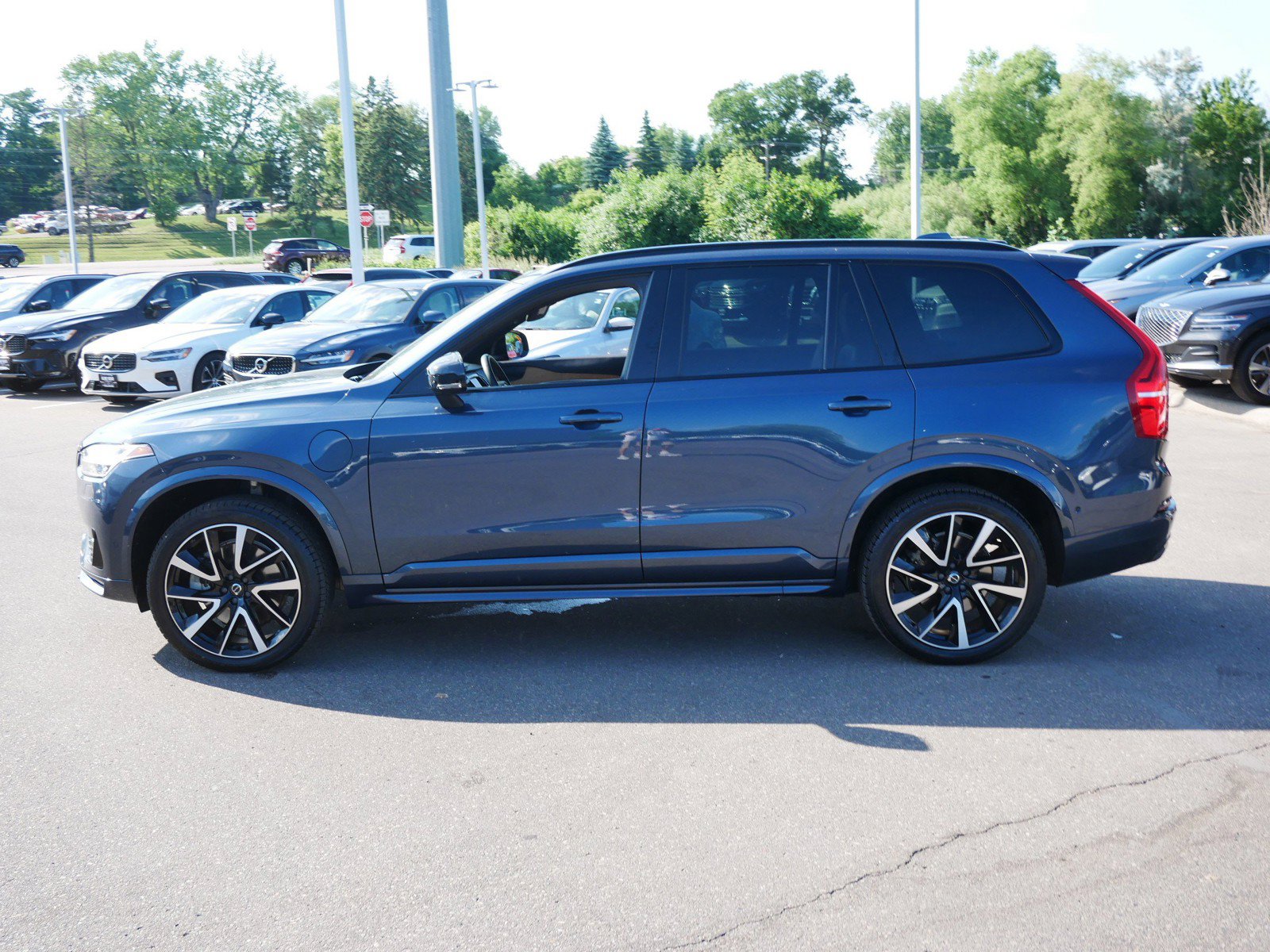 Used 2023 Volvo XC90 T8 Plus AWD/4WD image 4