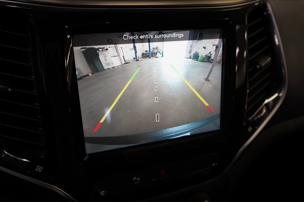 Used 2020 Jeep Cherokee Limited FWD image 34