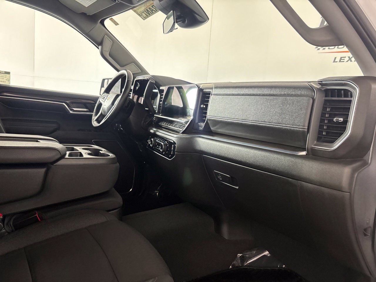 Used 2024 Chevrolet Silverado 1500 LT AWD/4WD image 30