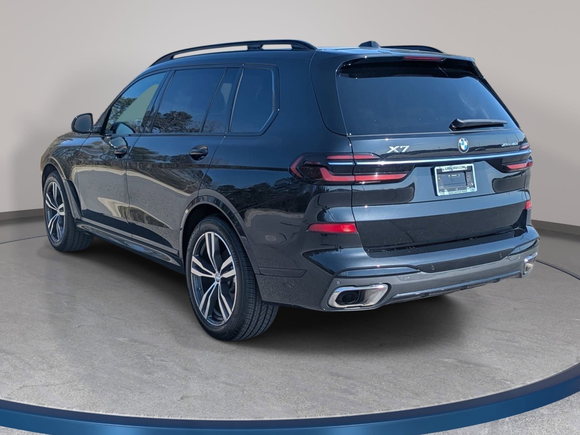 Used 2024 BMW X7 xDrive40i w/ M Sport Package image 7