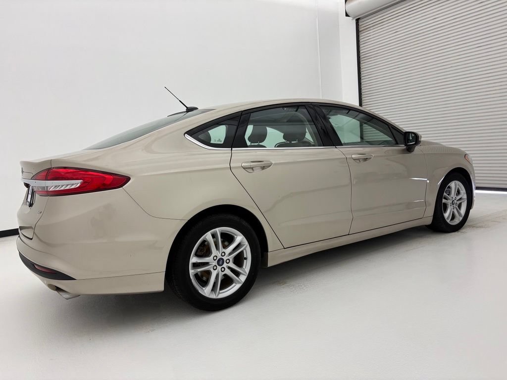 Used 2018 Ford Fusion SE FWD image 18