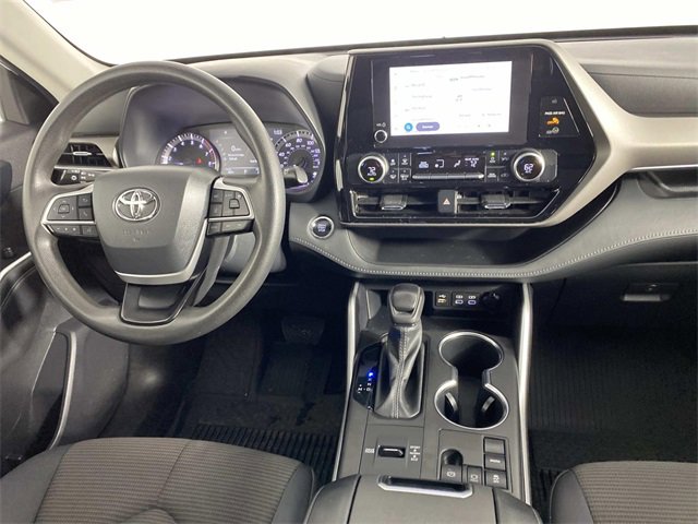 Used 2023 Toyota Highlander L image 13