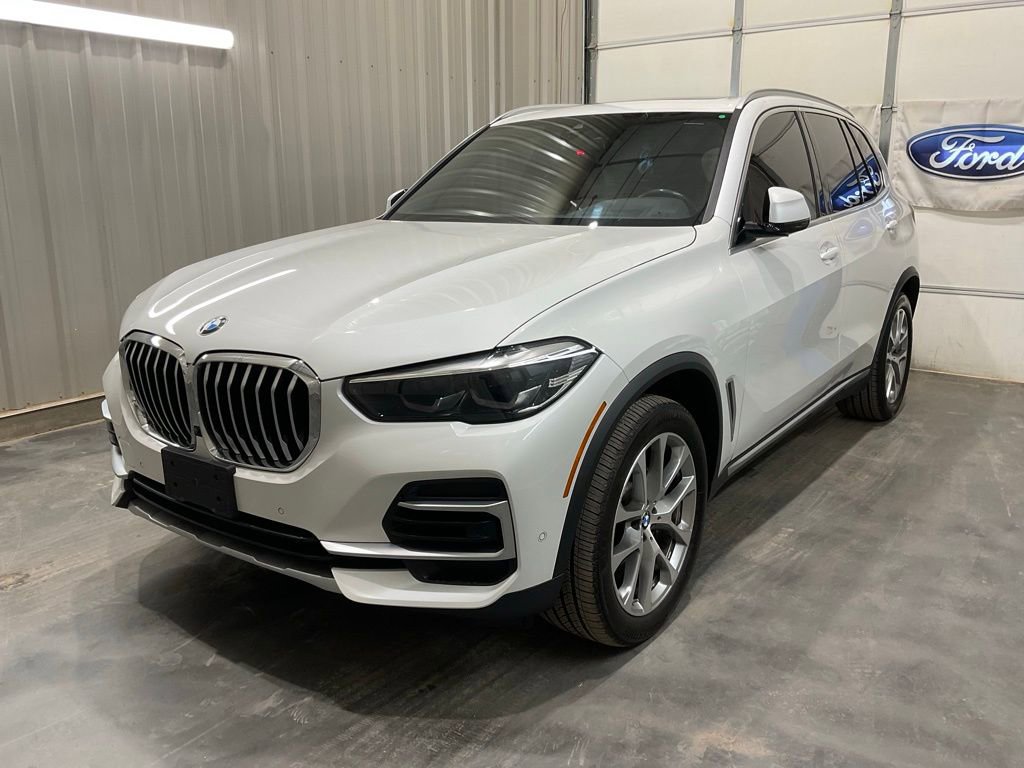 Used 2023 BMW X5 xDrive40i w/ Premium Package image 4