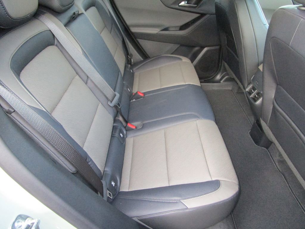 New 2026 Chevrolet Equinox LT w/ Convenience Package II FWD image 16