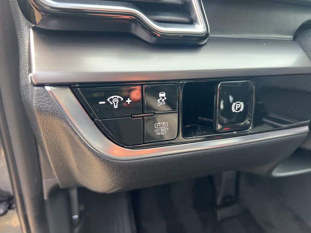 Certified 2025 Kia Sportage EX image 50