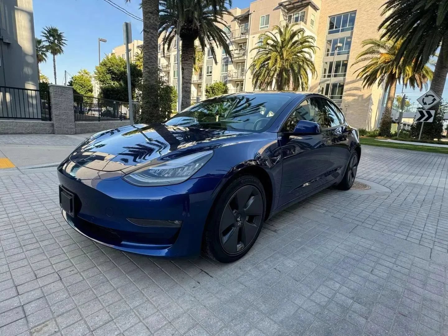 Used 2023 Tesla Model 3 Standard Range RWD image 3