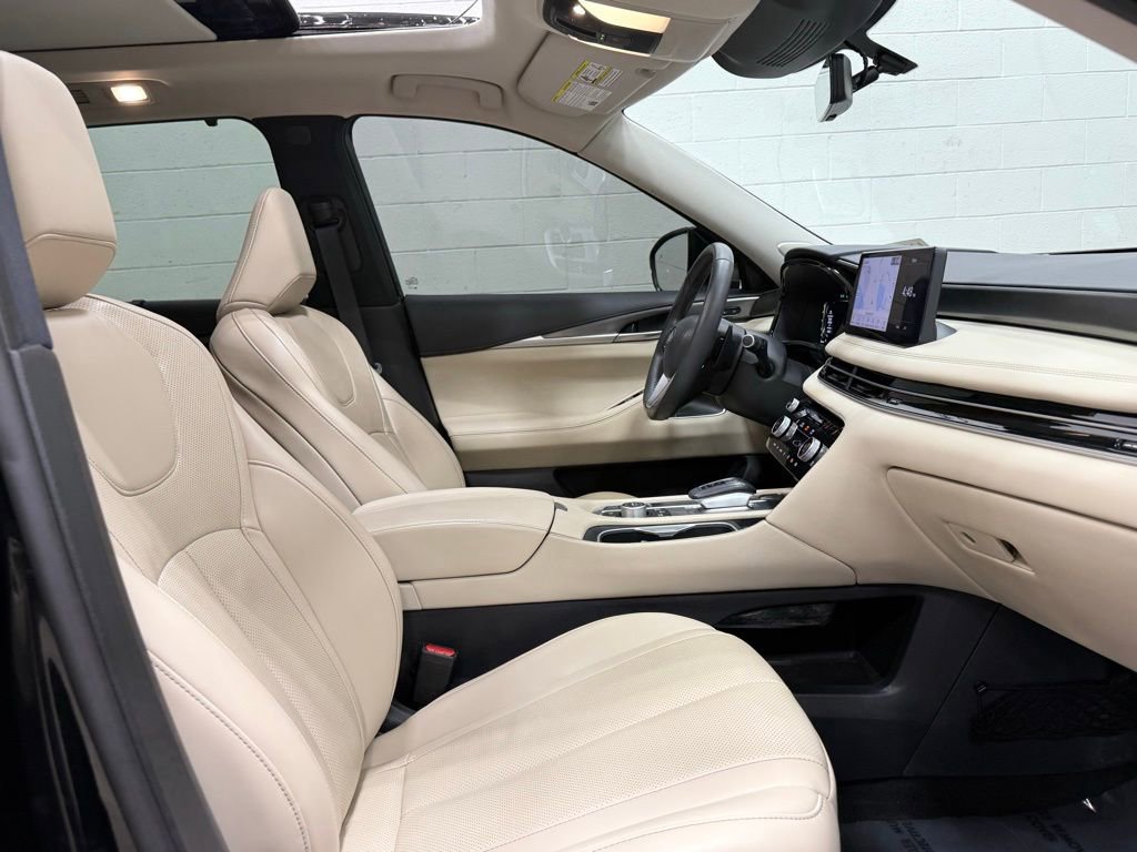 Used 2023 INFINITI QX60 Luxe w/ Performance Audio Package image 39