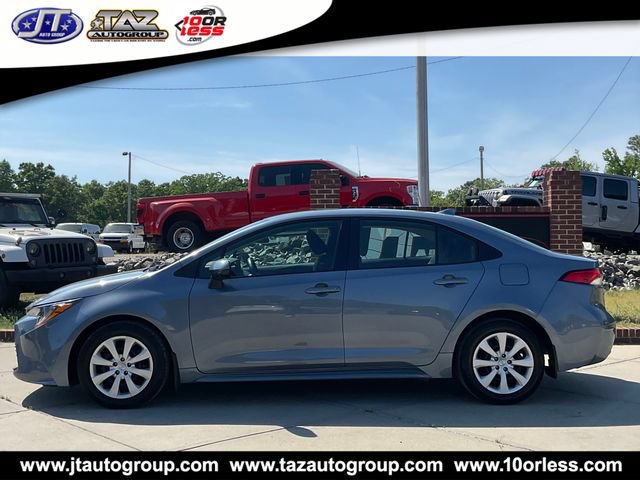 Used 2025 Toyota Corolla LE FWD image 4