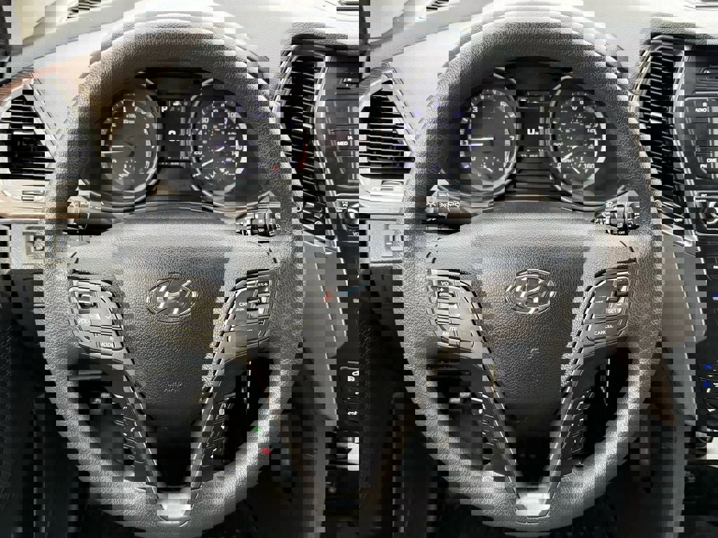 Used 2017 Hyundai Santa Fe Sport image 20