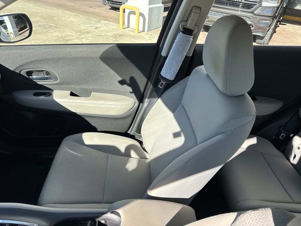 Used 2021 Honda HR-V LX image 32