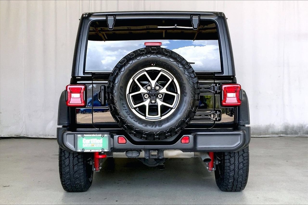 Used 2024 Jeep Wrangler Unlimited Rubicon w/ Convenience Group AWD/4WD image 3