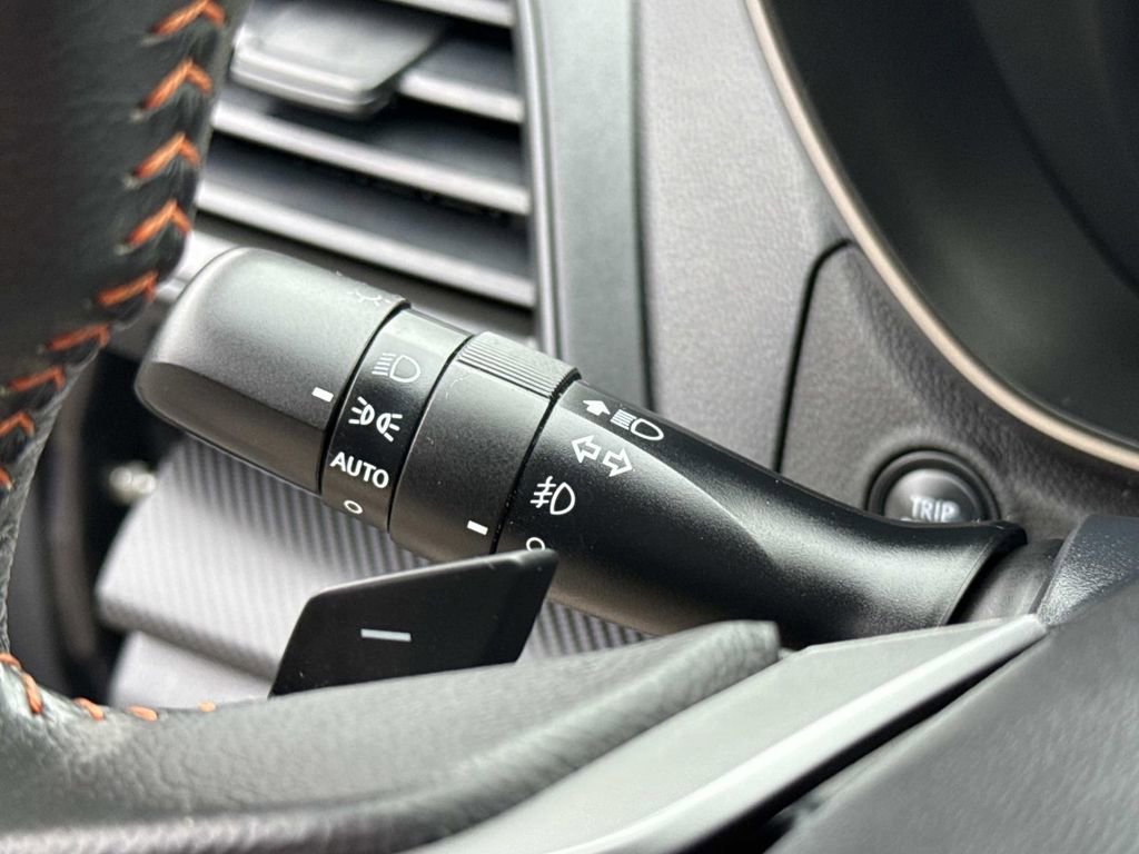 Used 2018 Subaru Crosstrek 2.0i Premium w/ Eyesight System image 38