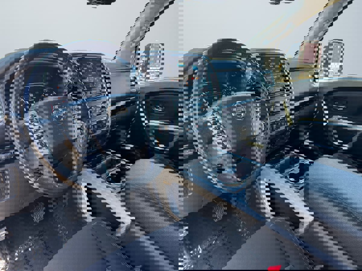 Used 2021 Nissan Titan SV w/ SV Convenience Package image 10