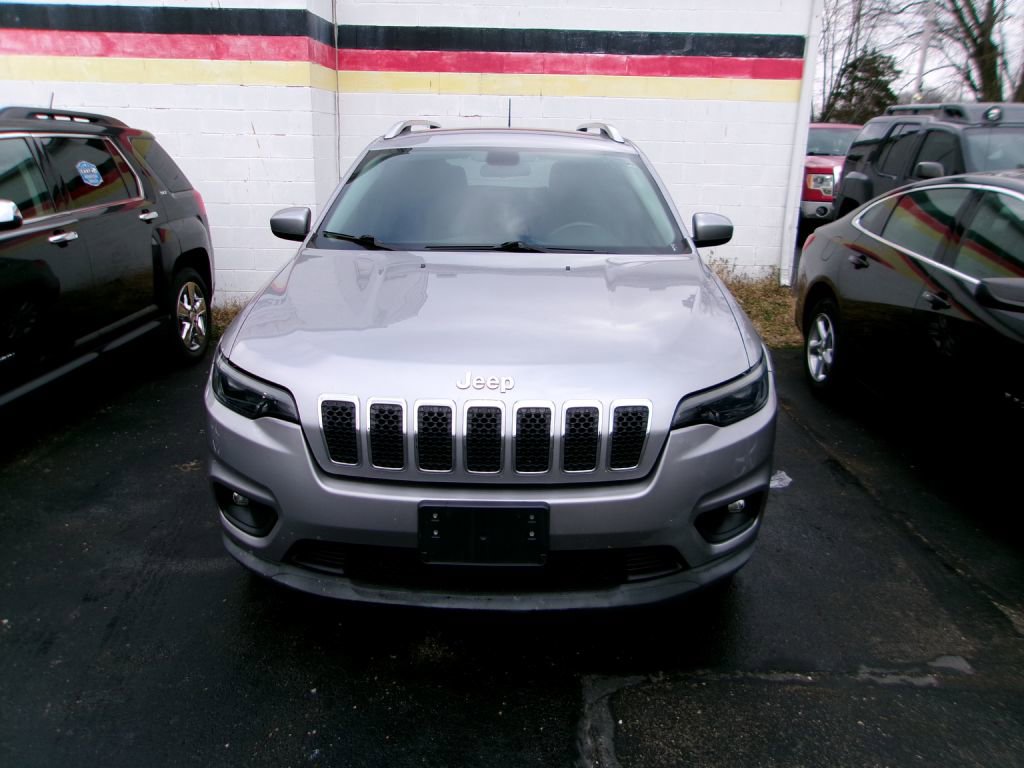 Used 2019 Jeep Cherokee Latitude w/ Cold Weather Group image 2
