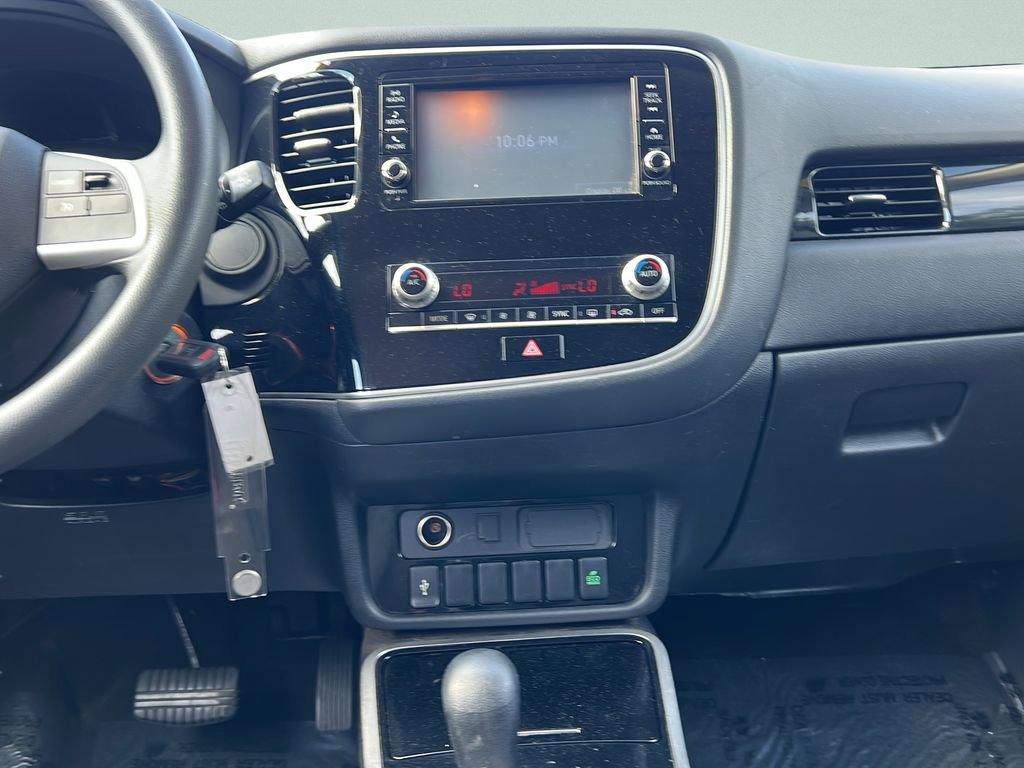 Used 2020 Mitsubishi Outlander ES FWD image 14