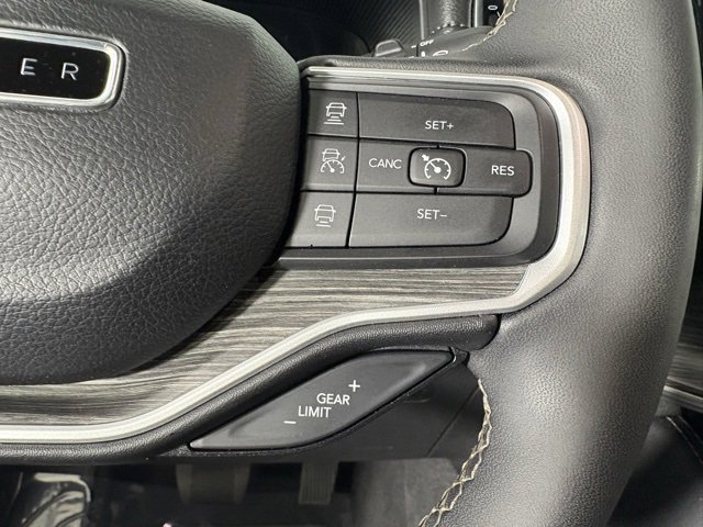 Used 2024 Jeep Wagoneer L Series II w/ Flexible Seating Group image 12