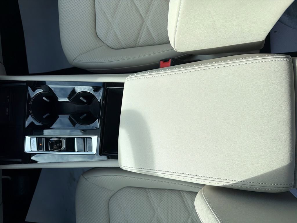 Used 2025 Volkswagen Atlas SE image 33