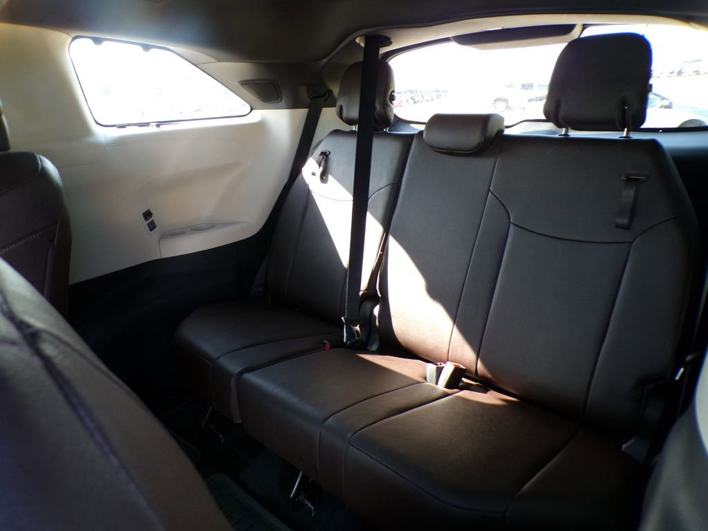 Used 2021 Toyota Sienna Platinum AWD/4WD image 21