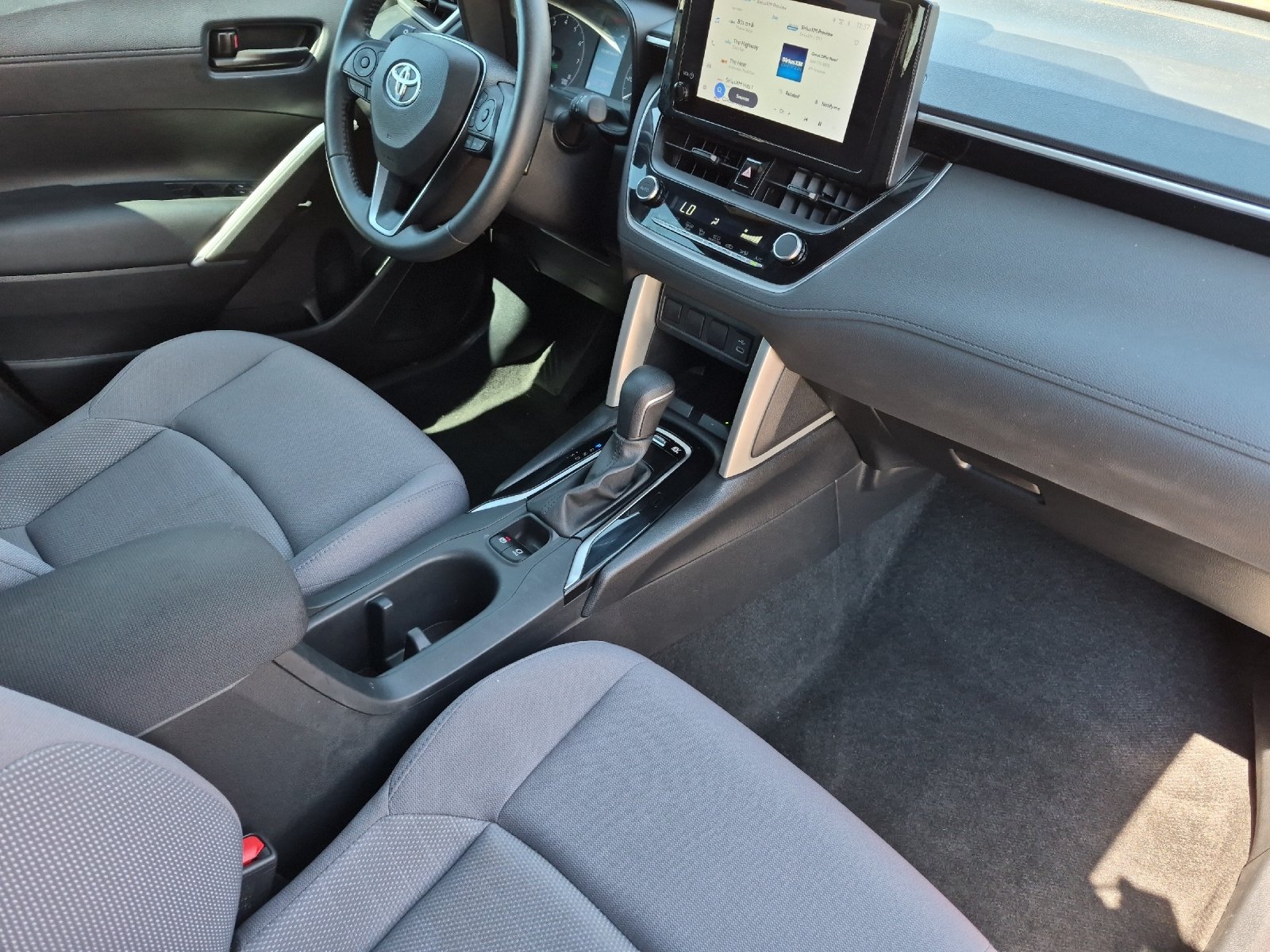 Used 2024 Toyota Corolla Cross AWD Hybrid image 15